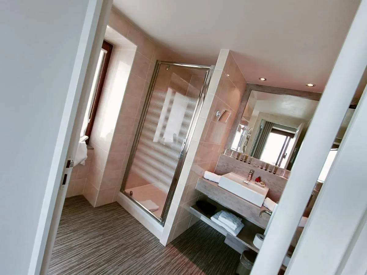 ***  Hotel Le Leman Saint-Gingolph France